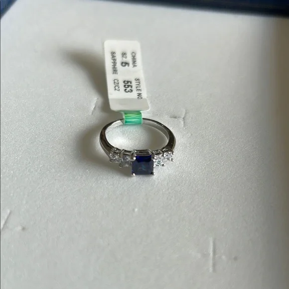 COPY - Elegant Silver and Blue Gemstone Ring - Picture 4 of 6